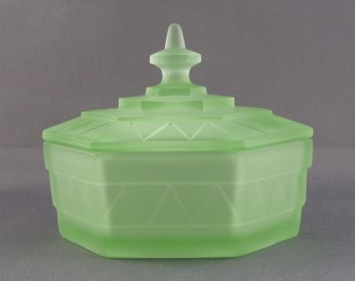 Indiana glass Chipperfield powder bowl
Keywords: american;pressed;bathbed