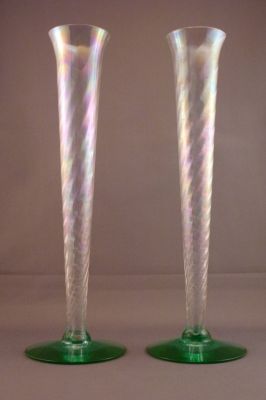 Morgantown Catherine spiral optic rib iridescent bud vase
Uranium foot. Chamfered rim
Keywords: blown;vase;american