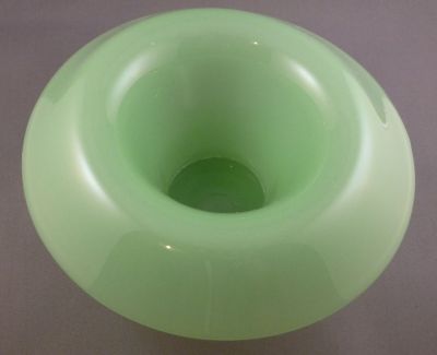 Jade mushroom posy
Likely English
Keywords: blown;vase;british