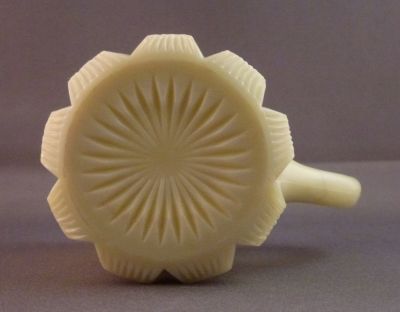 Jefferson Ribbed Thumbprint jug
Small water? jug. Custard glass
Keywords: american;pressed;table