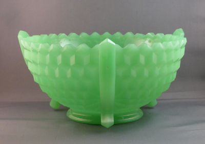 Jobling three-handled salad bowl 2077
Keywords: british;pressed;table;sold