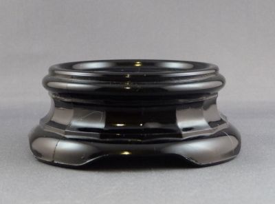 Jobling jet plinth for 2077 small 3-handled bowl set
Keywords: pressed