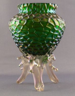 Kralik honeycomb panel posy
Iridescent feet and body. The green is most likely uranium but the green iron inhibits the glow.
Keywords: czech;blown;vase