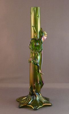 Kralik thorn vase with flowers and leaves
Uranium glass. 
Keywords: czech;blown;vase