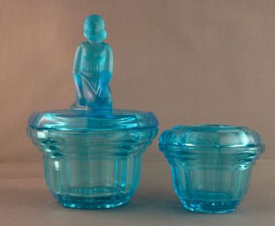 Egyptian dressing table set
Czech. Large and small pot uranium glass
Keywords: bathbed;czech;pressed;sold