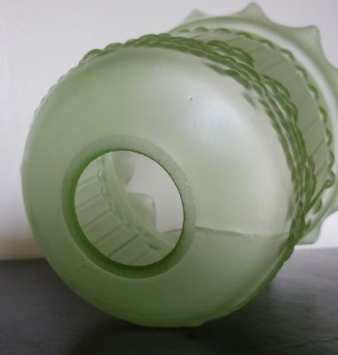Lampshade blow-moulded uranium glass
Top
Keywords: blown;light