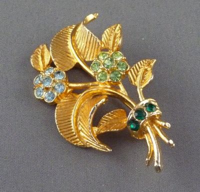 Brooch, light green stones uranium
1950s/60s
Keywords: uranium