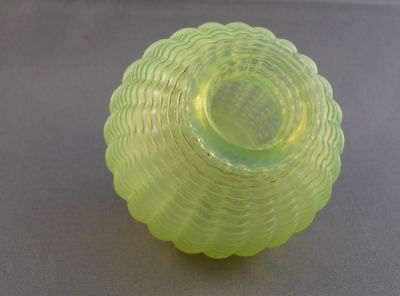 Webb posy, lemonescent
Threaded opalescent uranium glass. Top view
Keywords: british;blown;vase