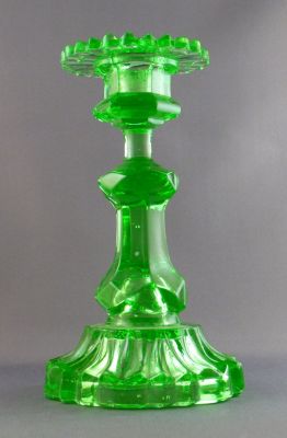 Percival Vickers cog rim candlestick, green
Seen in 1881 catalogue. Related to but not the same as Percival Vickers? cog rim candlestick, yellow. Lead crystal. 7.5 in
Keywords: british;pressed;candle