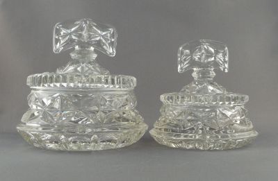 Libochovice 1952 and 1953 dressing table set powder bowls
122 mm and 100 mm. Shiny ground bases
Keywords: bathbed;sold;czech