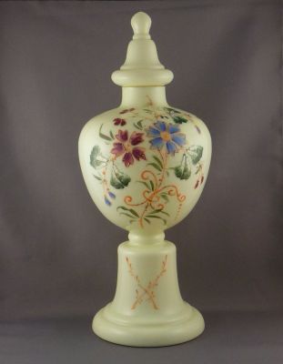 Bohemian enamelled vase, yellow
Possibly Harrach glass, but not Harrach decor. Part of a garniture set. Separate lid. Large
Keywords: blown;czech;enamelgilt;centrepiece;vase