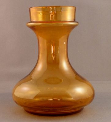 Light amber hyacinth vase
Fire polished rim, narrow inner ridge
Keywords: vase;hyacinth
