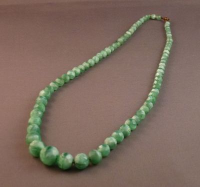 Light "malachite" faceted beads
Czech
Keywords: uranium