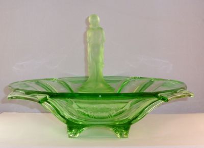 VEB Sachsenglas Lilli in Sigrid bowl
29.5 cm bowl. In 1953 catalogue, non-uranium
Keywords: centrepiece;german;figure;vase;sold