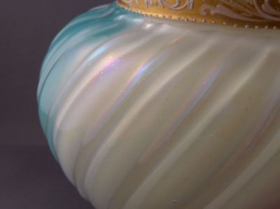 Loetz Rainbow oval jardinière
Iridescence but no satination (honest)
Keywords: blown;vase;czech