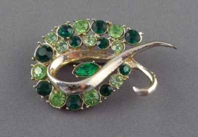 Brooch, light green stones uranium
1950s/60s
Keywords: uranium