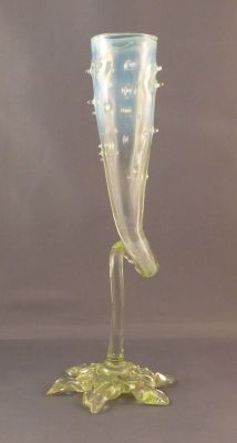 Looped thorn vase
Keywords: blown;vase;british