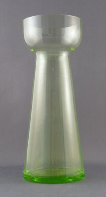 Maastricht green uranium hyacinth vase
!930s. Possibly designed by Rozendahl. Dutch glass
Keywords: blown;frenchdutchbelg;hyacinth