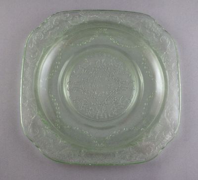 Federal Glass Madrid sherbert/tea plate, green uranium
6 in
Keywords: american;pressed;table