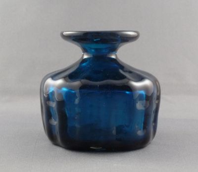Mdina textured short jar, mini 
Plain blue. Marked with early fine mark
Keywords: vase;maltese