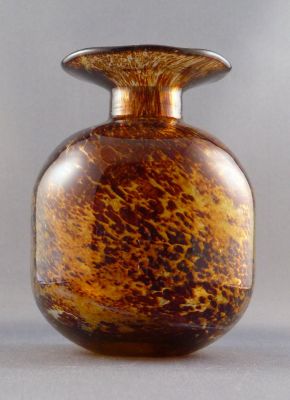 Mdina tortoiseshell vase
Unmarked
Keywords: vase;maltese