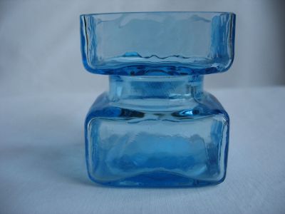 Riihimäen Lasi Pala mini vase/candle holder
Helena Tynell. Finland
Keywords: vase;candle;sold;scandi