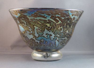 Irridescent finish art glass bowl
British?
Keywords: british;sold