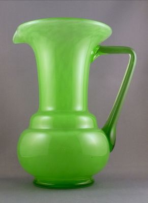 Mottled green large jug
Applied handle. Frit splodges visible. Ground pontil mark. Unknown
Keywords: blown;barware