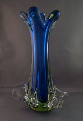 Blue, uranium and clear knobbly vase, Murano
Keywords: murano;vase;blown