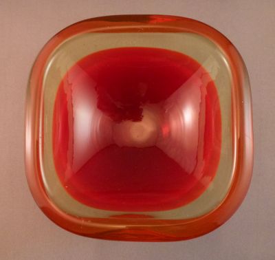 Uranium amber and blood red "square" bowl
Keywords: blown;murano