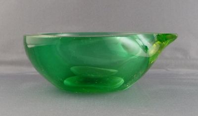 Teardrop Murano ashtray, uranium and green
Damaged
Keywords: blown;murano;ash