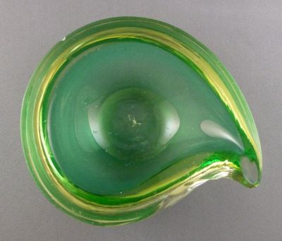 Teardrop Murano ashtray, uranium and green
Clear outer, then uranium, then green
Keywords: blown;murano;ash