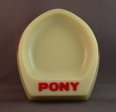 Nazeing Pony uranium custard ashtray
Marked. Custard glass
Keywords: british;pressed;barware;ash;enamelgilt