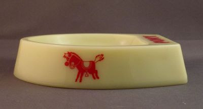 Nazeing Pony uranium custard ashtray
Custard glass
Keywords: british;pressed;barware;ash;enamelgilt