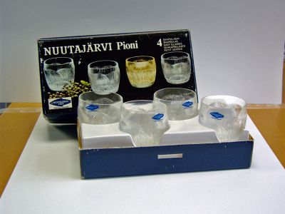 Nuutajärvi Pioni shot glasses
Oiva Toikka. 1976. Pre-1988 label. Finland
Keywords: sold;barware;scandi