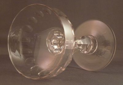 Champagne coupe, olive cut B
Polished pontil mark
Keywords: cut;sold;barware