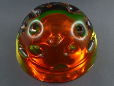 Galliano Ferro Murano bowl
Finger-tip-sized indents
Keywords: murano;blown