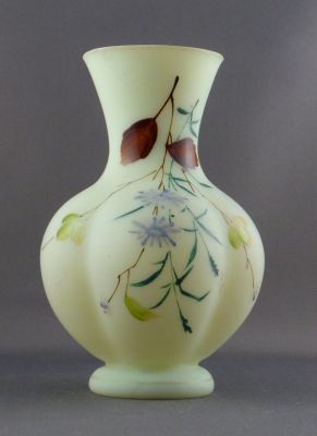 Bohemian enamelled vase, pale green satin
Loss of gilding. Melon body. Small
Keywords: czech;blown;enamelgilt;vase