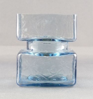 Riihimäen Lasi Pala mini vase/candle holder, pale blue
Helena Tynell. Finland. Different design on each side
Keywords: vase;candle;sold;scandi