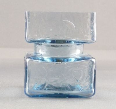 Riihimäen Lasi Pala mini vase/candle holder, pale blue
Helena Tynell. Finland. Different design on each side
Keywords: vase;candle;sold;scandi