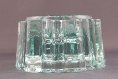 Pale aqua piano insulator
Raised well rim and a deeper well than usual
Keywords: insulator;sold