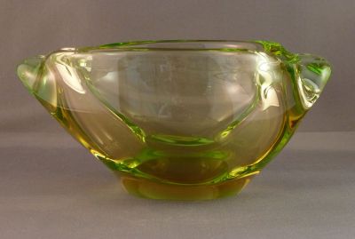 Skrdlovice Czech peach and green uranium ashtray
Czech
Keywords: ash;blown;czech