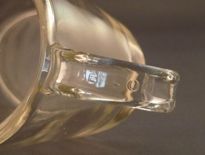 British Heat Resisting Glass Co. sauce boat
Hook handle marked GB 500
Keywords: british;table;kitchenware