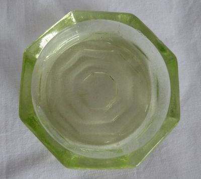 Sowerby Tyneside B dressing table set uranium pin dish
Name unknown 
Keywords: sold;pressed;bathbed;british