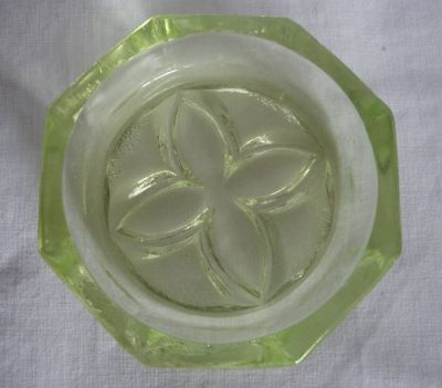 Dressing table set O uranium pin dish
Unknown
Keywords: sold;pressed;bathbed