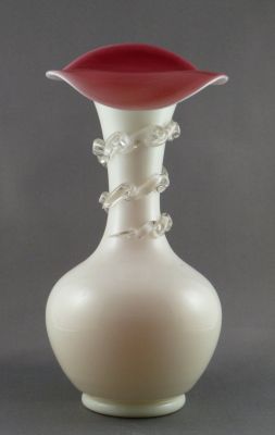 Opal glass Jack in the pulpit vase
Pink inner and rigaree snake
Keywords: blown;vase