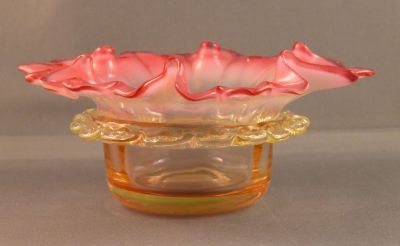 Pink, amber and opal preserve dish
Yellow uranium rigaree and body, pink lining. English
Keywords: british;blown;table