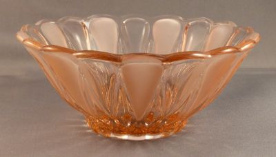 Pink fruit set
Small bowl side 5.25 x 1.75 in.  Czech? Birdbath base
Keywords: sold;czech;dessert