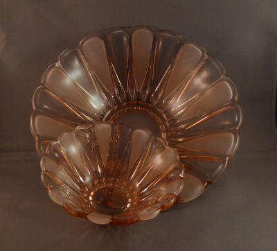 Pink fruit set
Czech? Birdbath base
Keywords: sold;czech;dessert