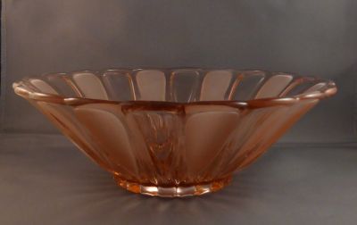 Pink fruit set
Large bowl side 9.5 x 3.255 in. Czech? Birdbath base
Keywords: sold;czech;dessert